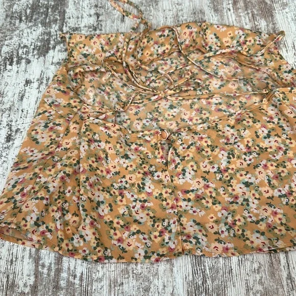 Le Lis Floral Strappy Tank Top - Picture 7 of 9